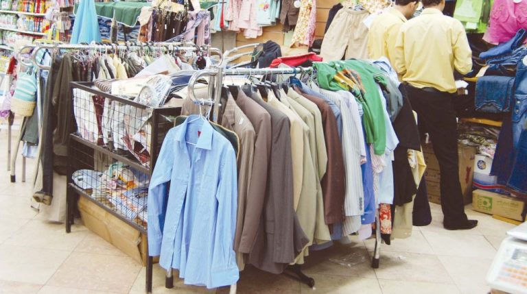 تراجع حجم المبيعات في سوق الملابس الجاهزة