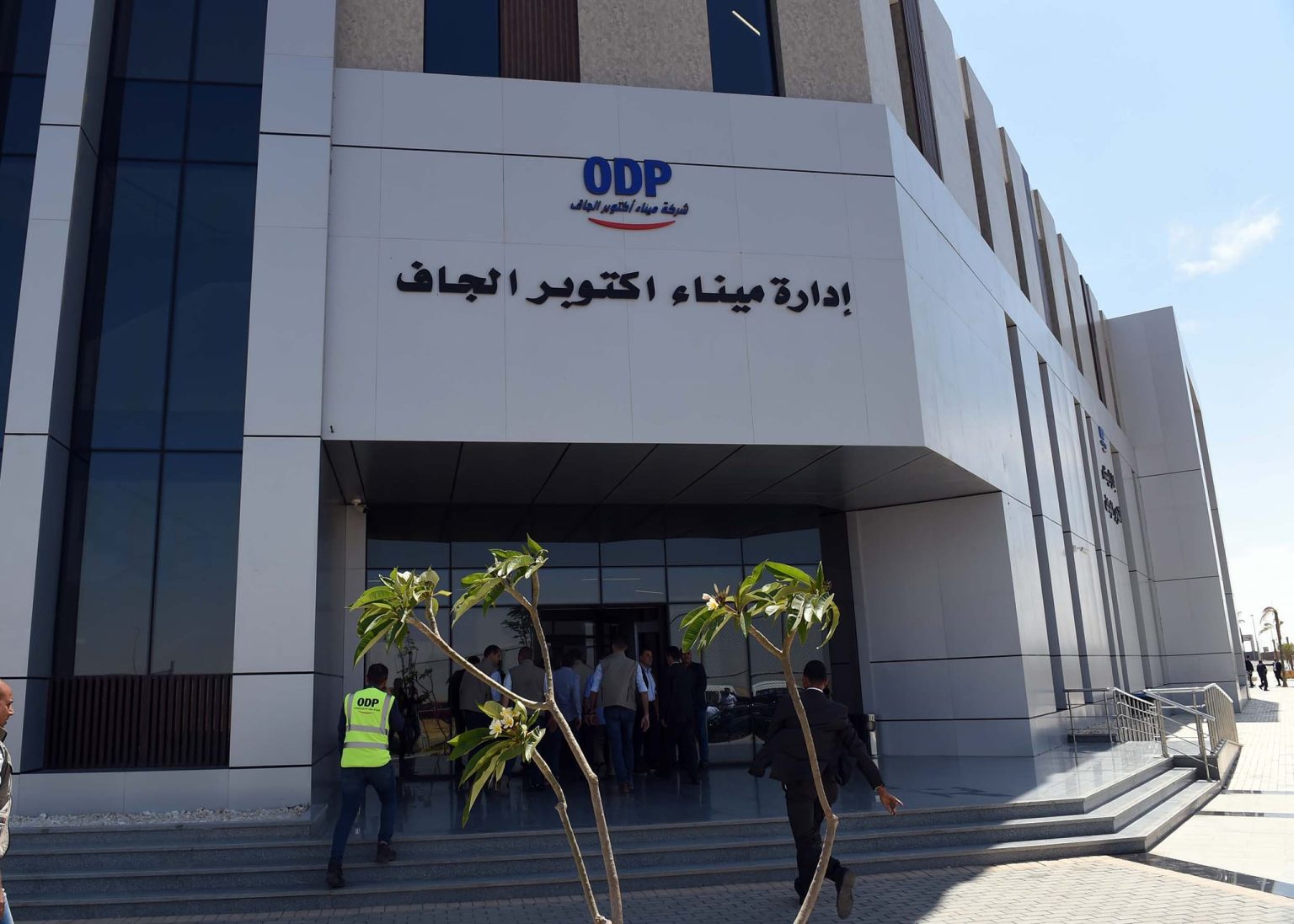 كيف أصبح لميناء أكتوبر الجاف دور هام في حركة الواردات والصادرات القادمة والمتجهة من و إلى الموانئ البحرية المصرية؟