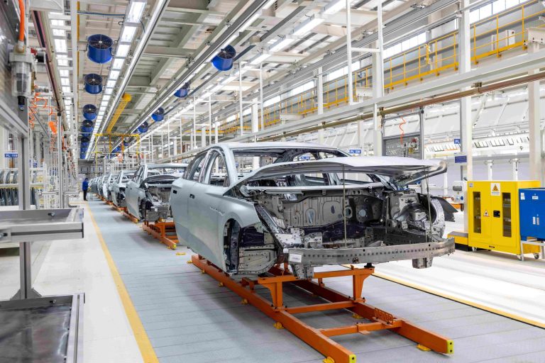 مستقبل صناعة السيارات في مصر خلال عام 2026 .. خطة لزيادة الإنتاج وخفض فاتورة الواردات