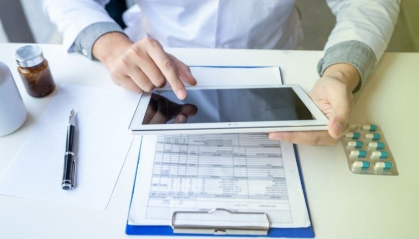 هيئة الدواء المصرية تبحث آليات تنفيذ مشروع الروشتة الرقمية ..  “علي الغمراوي” : نعمل على بناء منظومة دوائية رقمية مترابطة تدعم سلامة المريض وجودة الخدمات