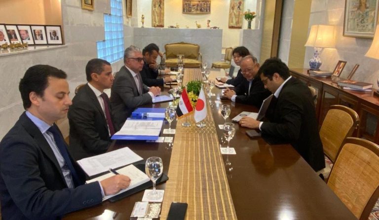 كبرى الشركات اليابانية تبحث الاستثمار  بالمنطقة الاقتصادية لقناة السويس في مجالات المعدات الثقيلة الأغذية والألياف الصناعية