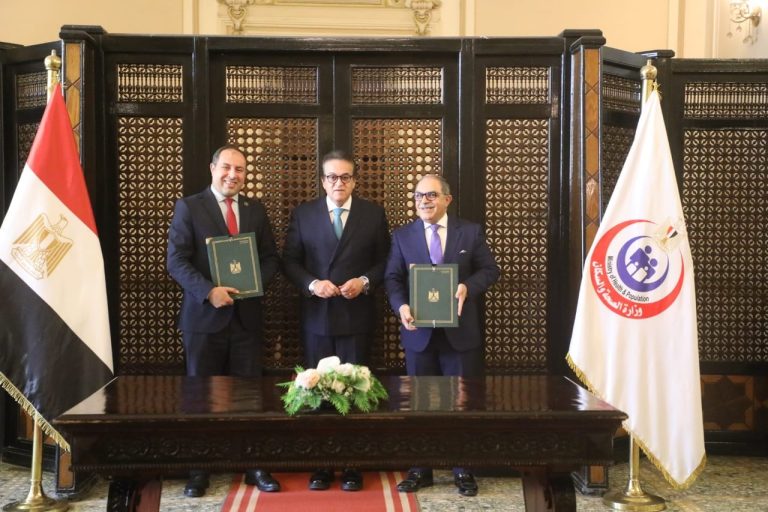 بروتوكول تعاون بين المؤسسة العلاجية وفاكسيرا لتعزيز الرعاية الصحية وإنتاج المستحضرات الحيوية