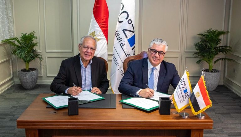 باستثمارات تتخطى 75 مليون دولار وصادرات متوقعة تتخطى 100 مليون دولار سنويًا  .. رئيس اقتصادية قناة السويس يوقّع عقود 3 مشروعات جديدة بالقنطرة غرب الصناعية