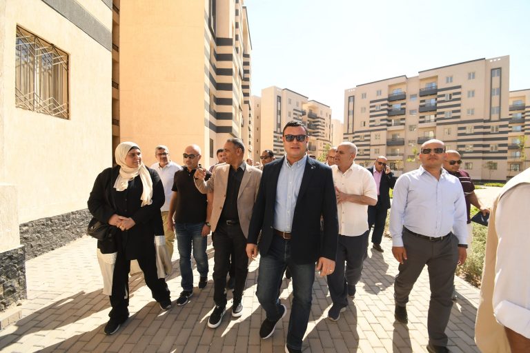 وزير الإسكان يتفقد وحدات المبادرة الرئاسية “سكن لكل المصريين” بمدينة العاشر من رمضان
