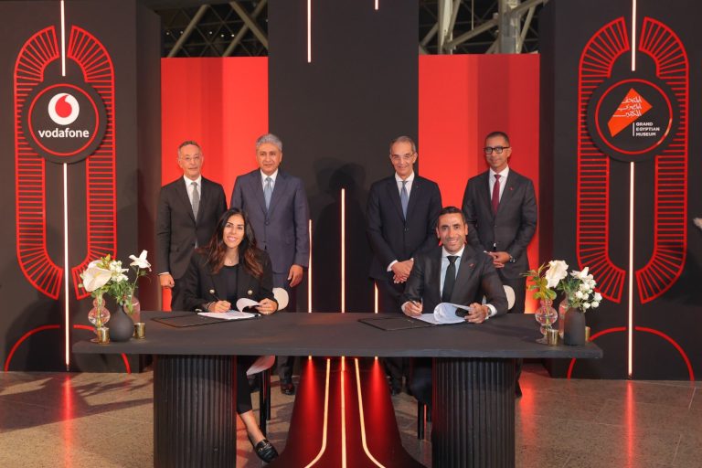 توقيع اتفاقية شراكة استراتيجية بين شركة ليجاسي للتنمية والإدارة مشغل الخدمات بالمتحف المصري الكبير وشركة فودافون مصر