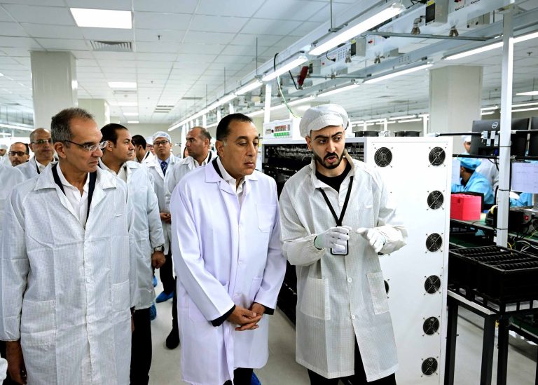 افتتاح مصنع شركة “OPPO” العالمية في مصر لتصنيع الهواتف المحمولة..  يوفر 2000 فرصة عمل وينتج نحو 5 ملايين وحدة سنويا بإجمالي استثمارات  50 مليون دولار