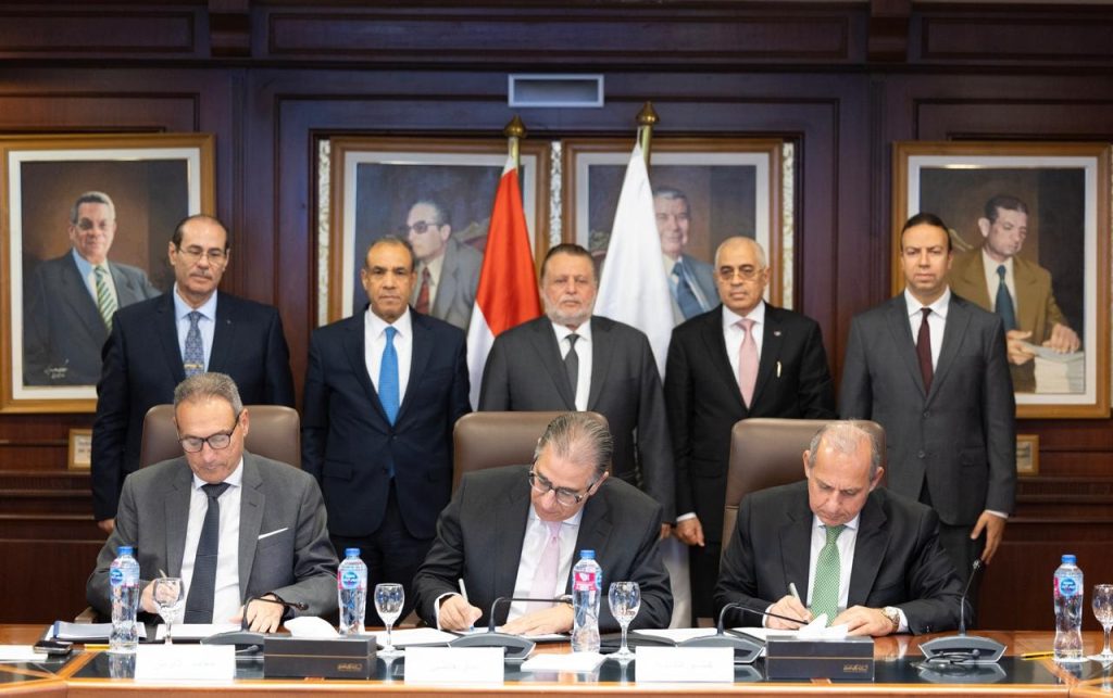 البنك المركزي يدشن  مبادرة ” افتح حسابك في مصر” لتسهيل إجراءات فتح الحسابات البنكية للعاملين بالخارج