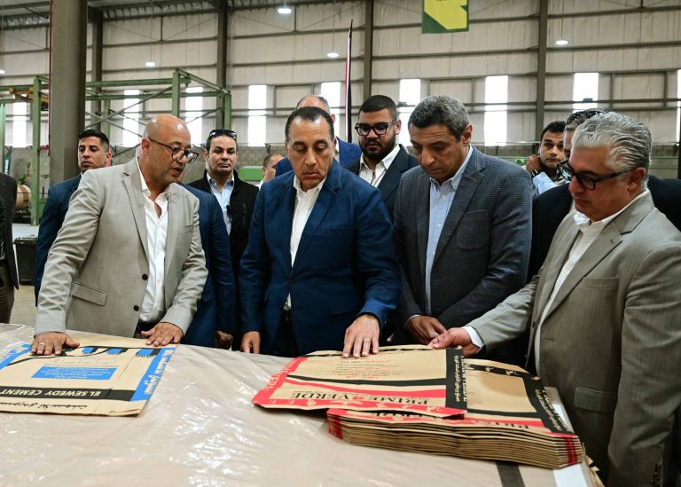 رئيس الوزراء يفتتح مصنع “بريمفيرد للأكياس والصناعات الورقية” باستثمارات تصل إلى 7.5 مليون دولار