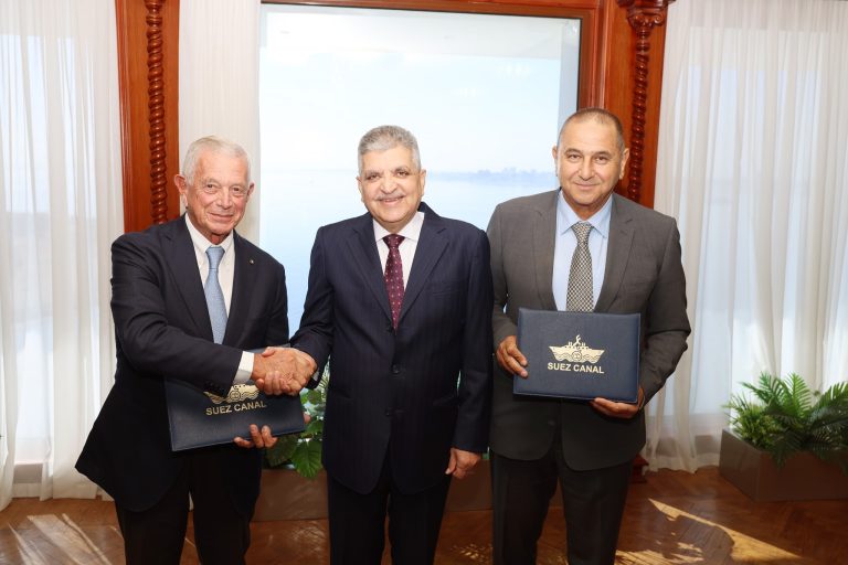 في أولى خطوات التصدير للخارج.. توقيع عقد بين مصنع مصر لبناء القاطرات ومجموعة NERI الإيطالية لبيع قاطرتين بقوة شد 90 طن