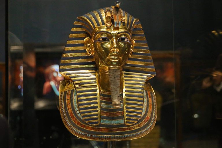 لأول مرة في التاريخ… المتحف المصري الكبير يجمع كنوز  توت عنخ آمون في عرض واحد يضم أكثر من 5000 قطعة أثرية على مساحة 7500 م²