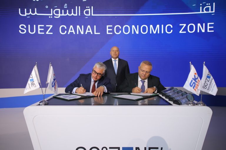 اقتصادية قناة السويس توقع مذكرة تفاهم وعقد انتفاع مع شركة “سكاي بورتس” لتشغيل محطة متعددة الأغراض بميناء السخنة