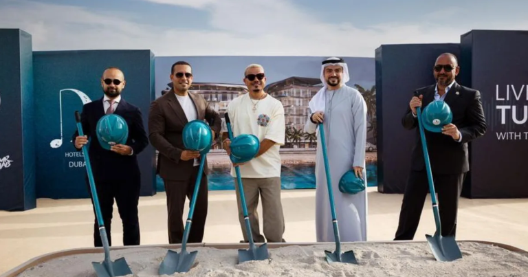 كيف أصبح “دو جزر دبي” نقلة نوعية في قطاع الشقق الفندقية الفاخرة؟ .. مشروع بمواصفات فريدة يجمع بين المطرب عمرو دياب وشركة وان للتطوير العقاري ورجل الأعمال محمد زكي