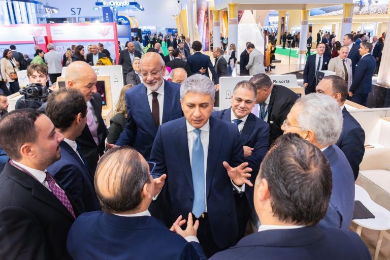 الجناح المصري المشارك في بورصة لندن الدولية للسياحة يشهد إقبالاً كبيرا من الزوار