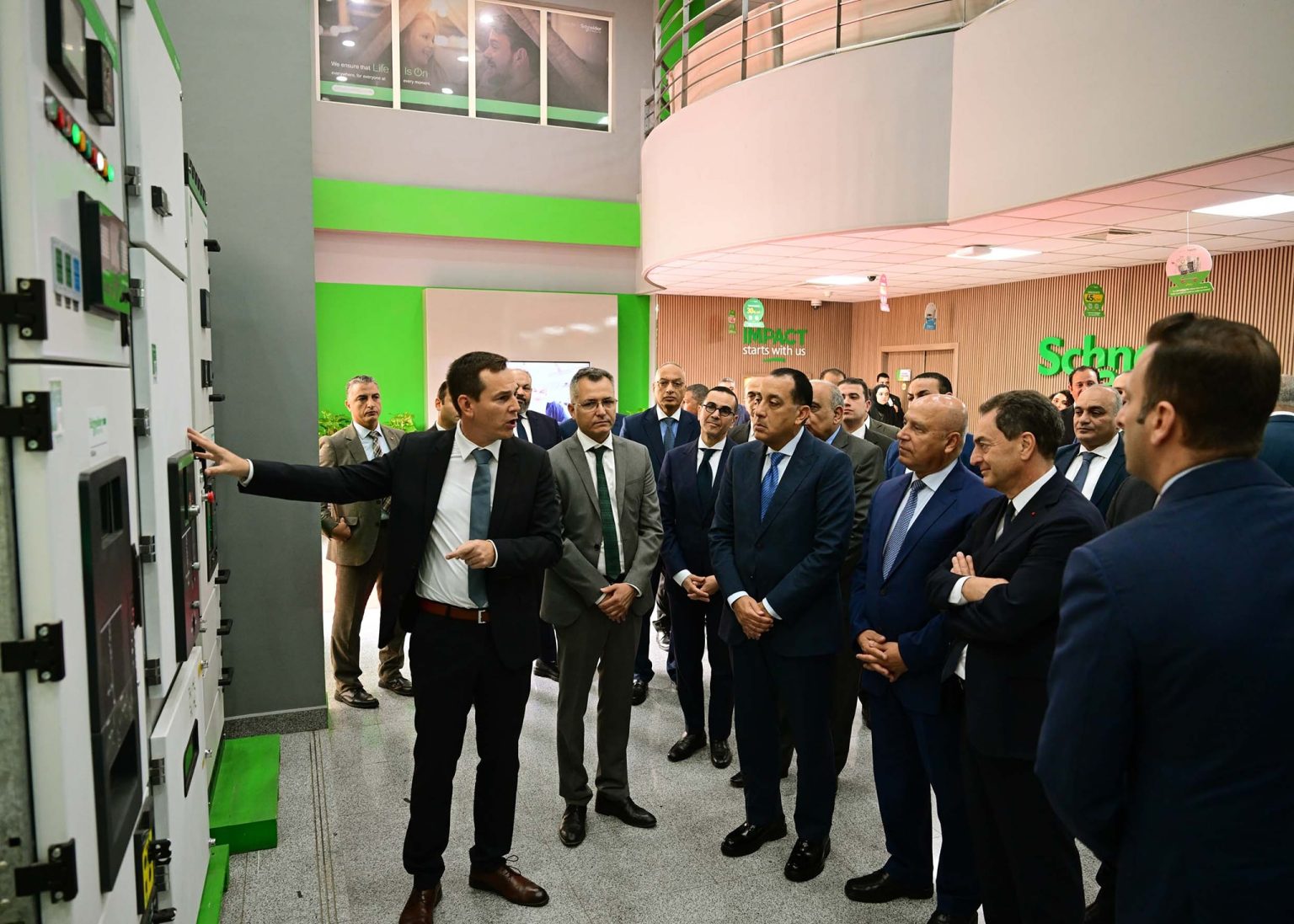 رئيس الوزراء يفتتح توسعات المصنع الإقليمي لشركة “شنايدر إلكتريك” بمدينة بدر .. ونسبة المكون المحلي ترتفع لأكثر من 81%