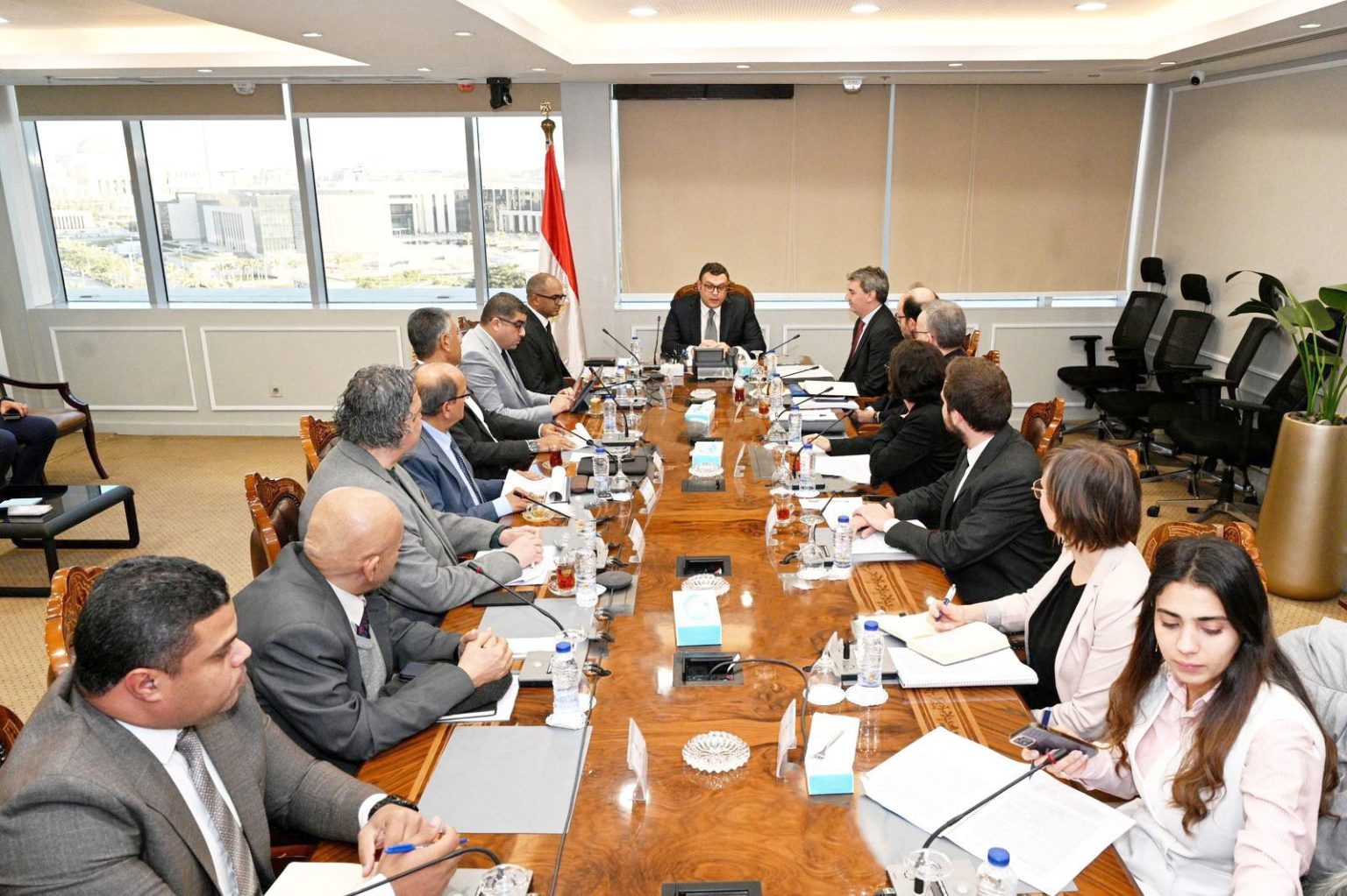 وزير الإسكان يبحث مع بنك الاستثمار الأوروبي EIB تعزيز فرص التعاون المشترك وموقف المشروعات الجارية