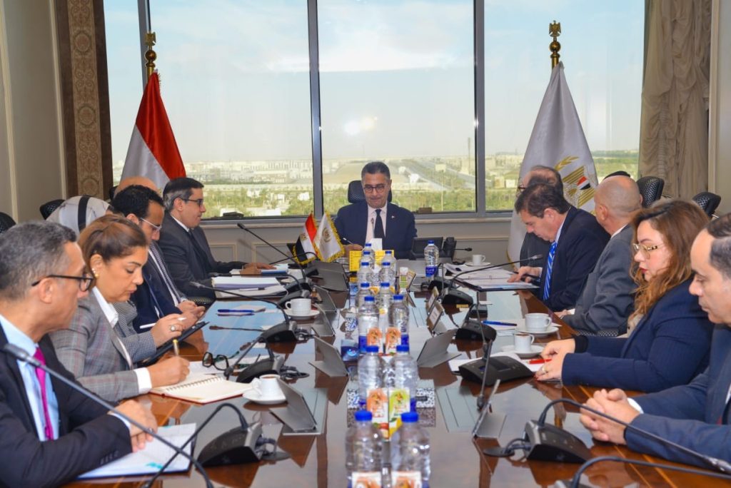 وزير التموين يبحث مع ” بلومبرج جرين العالمية” التعاون في تطوير البنية التحتية لتخزين الحبوب