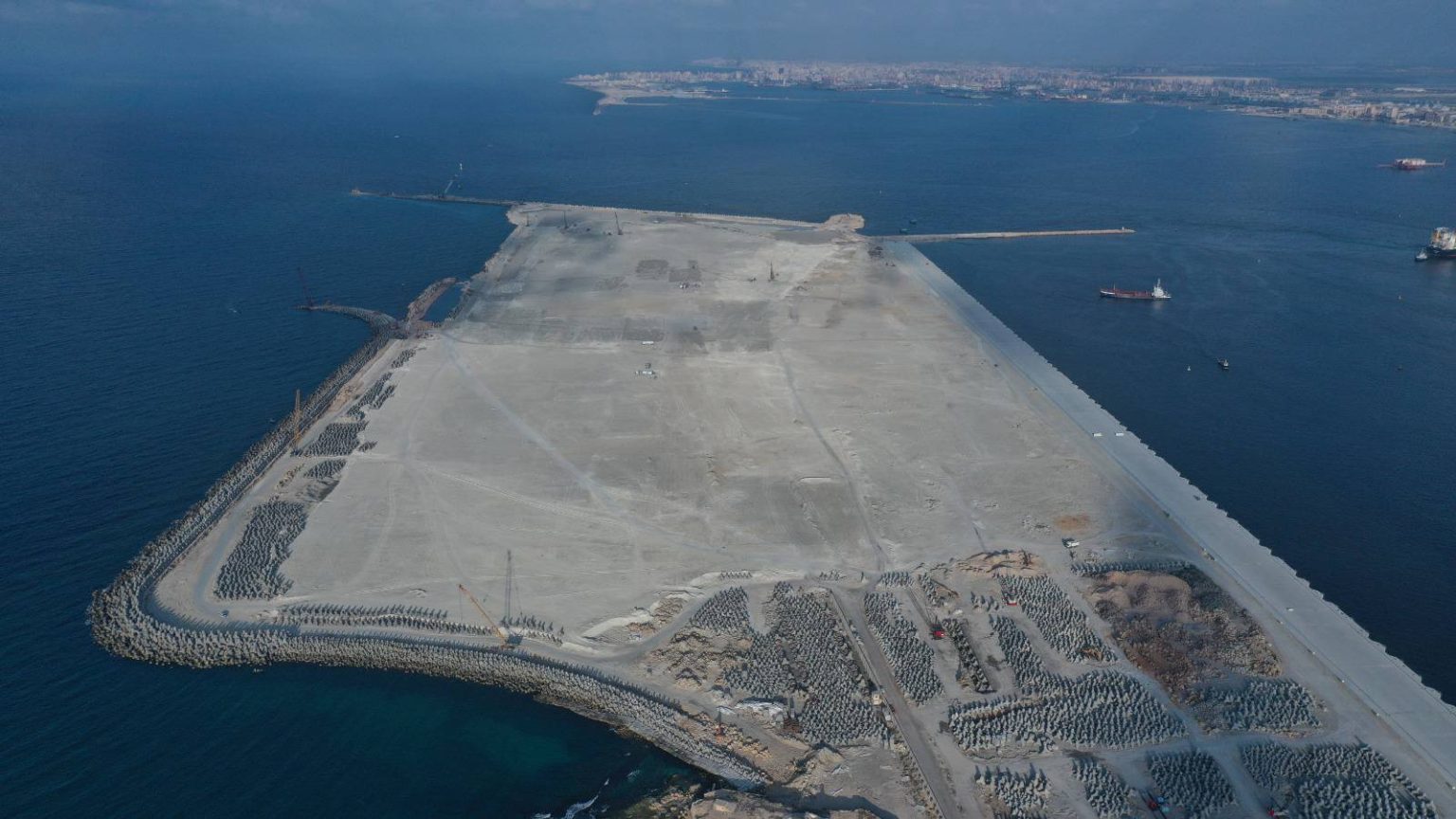 نقلة نوعية لقطاع اللوجستيات .. مشروع إنشاء محطة تحيا مصر 2 متعددة الأغراض على رصيف 100 بميناء الدخيلة