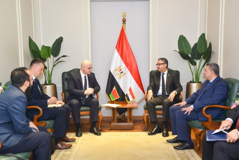 مصر تبحث مع بيلاروسيا تعزيز التعاون في مجالات الأمن الغذائي والتجارة الداخلية