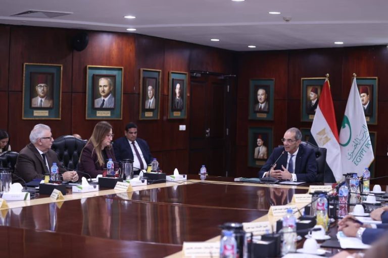 رئيس البريد : تطبيق “فلوسي” أول منصة رقمية تتيح شراء واسترداد وثائق صناديق الاستثمار عبر الهاتف المحمول