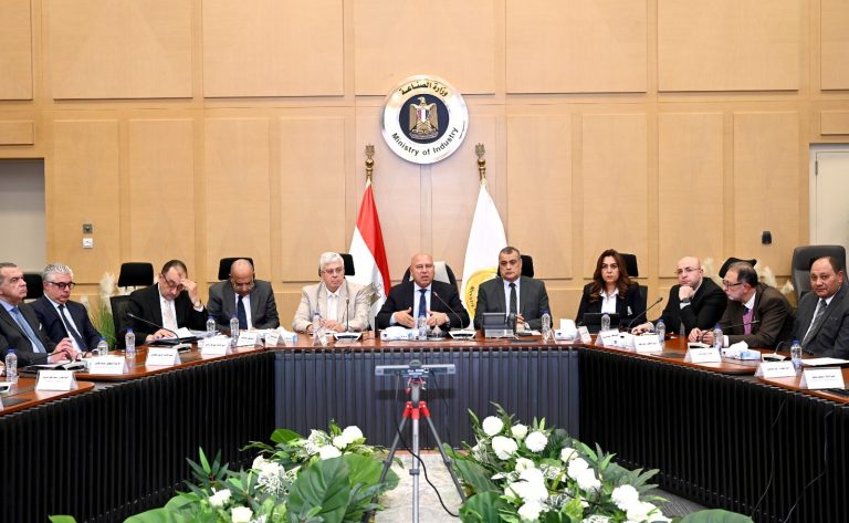 كامل الوزير: الموافقة على طلب شركة برومتيون للإطارات لإقامة مشروع بنظام المناطق الحرة الخاصة باستثمارات 300 مليون دولار