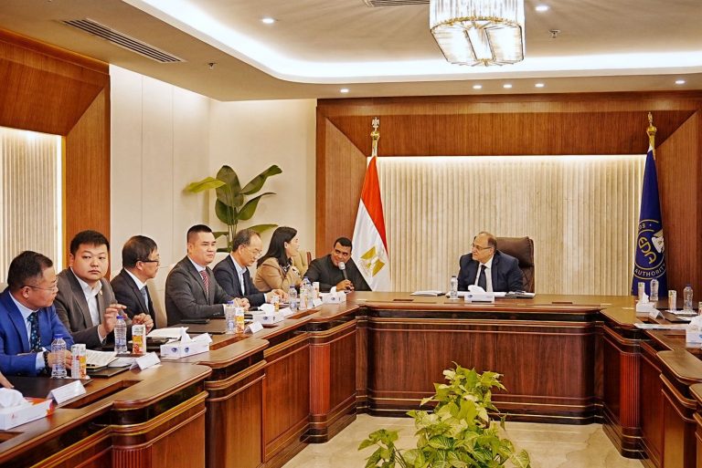 هيئة الدواء المصرية تبحث مع وفد الشركات الصينية تعزيز الابتكار في قطاع المستلزمات الطبية ودعم التصنيع المحلي