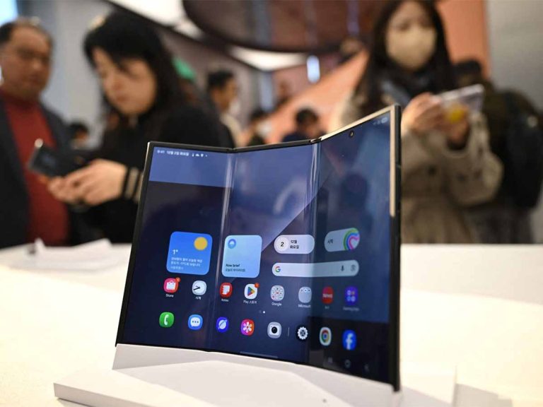 “سامسونج” تكشف عن أول هاتف ثلاثي الطي.. يسمح للمستخدمين بتكييف الجهاز مع مواقف الاستخدام المختلفة