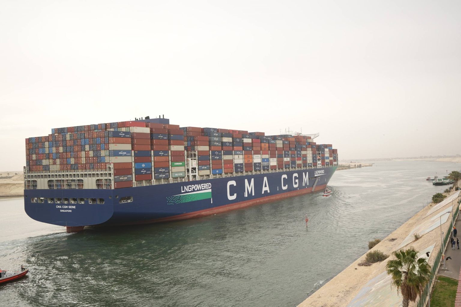 قناة السويس تشهد عبور سفينة الحاويات العملاقة CMA CGM SEINE ضمن قافلة الشمال بحمولة كلية 250 ألف طن