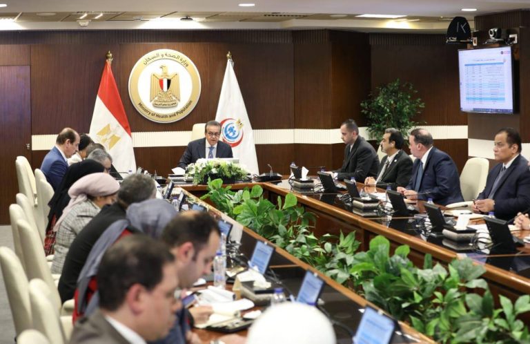 وزير الصحة يناقش الخطة الاستثمارية للوزارة ويتابع مستجدات المرحلتين الثانية والثالثة من منظومة التأمين الصحي الشامل