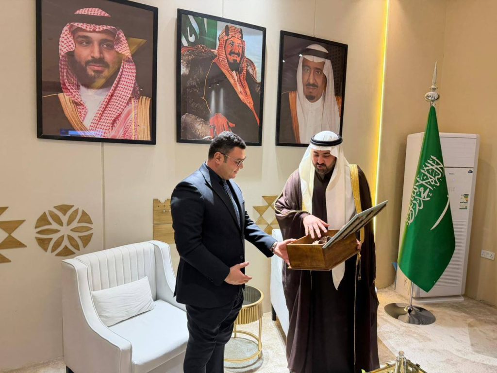 وزير الإسكان يتفقد أجنحة معرض “إيفات السعودية 2026” بالرياض لبحث توطين التكنولوجيا وجذب الاستثمارات العالمية