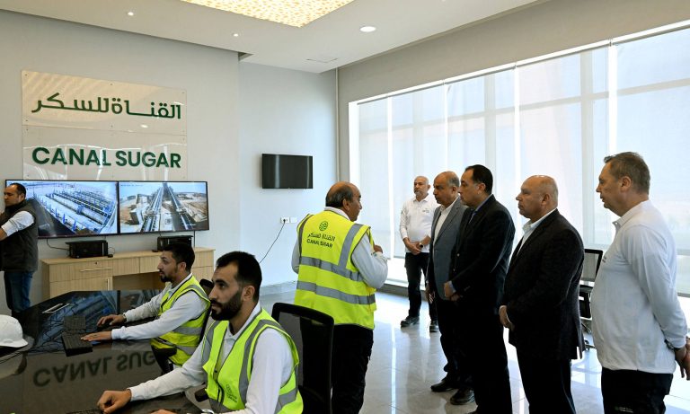 رئيس الوزراء يتفقد التشغيل التجريبي لمصنع شركة القناة للسكر والاستعدادات لموسم بنجر السكر 2026