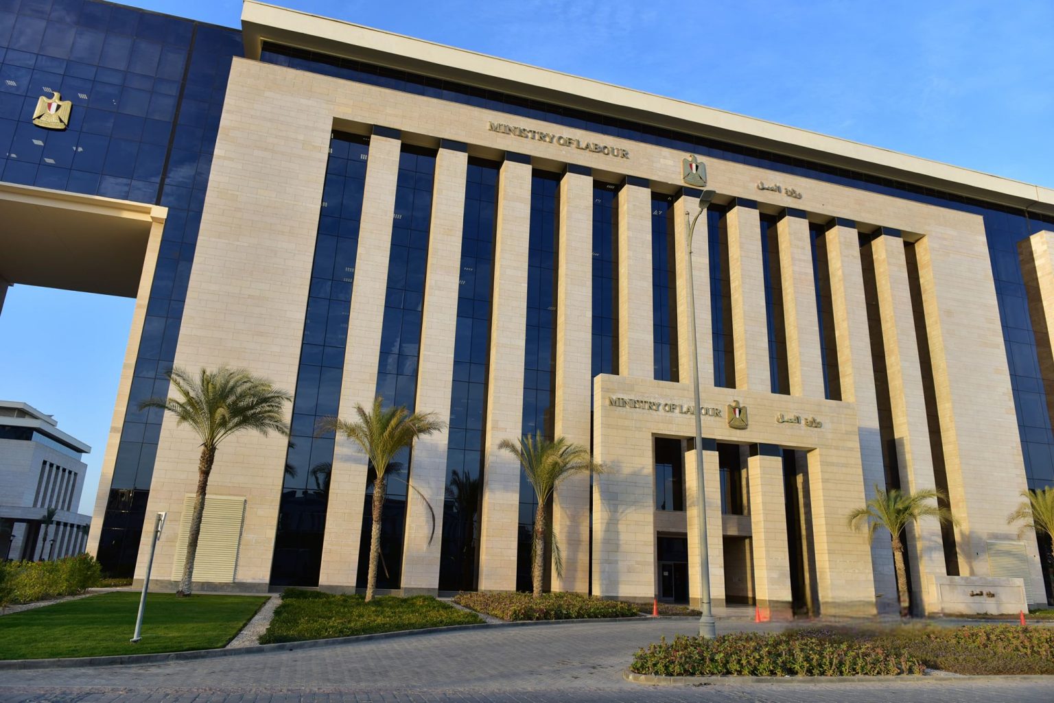” وزارة العمل” تفتش على 2476 منشأة لتوفيق الأوضاع الخاصة بالأجور وعقود العمل