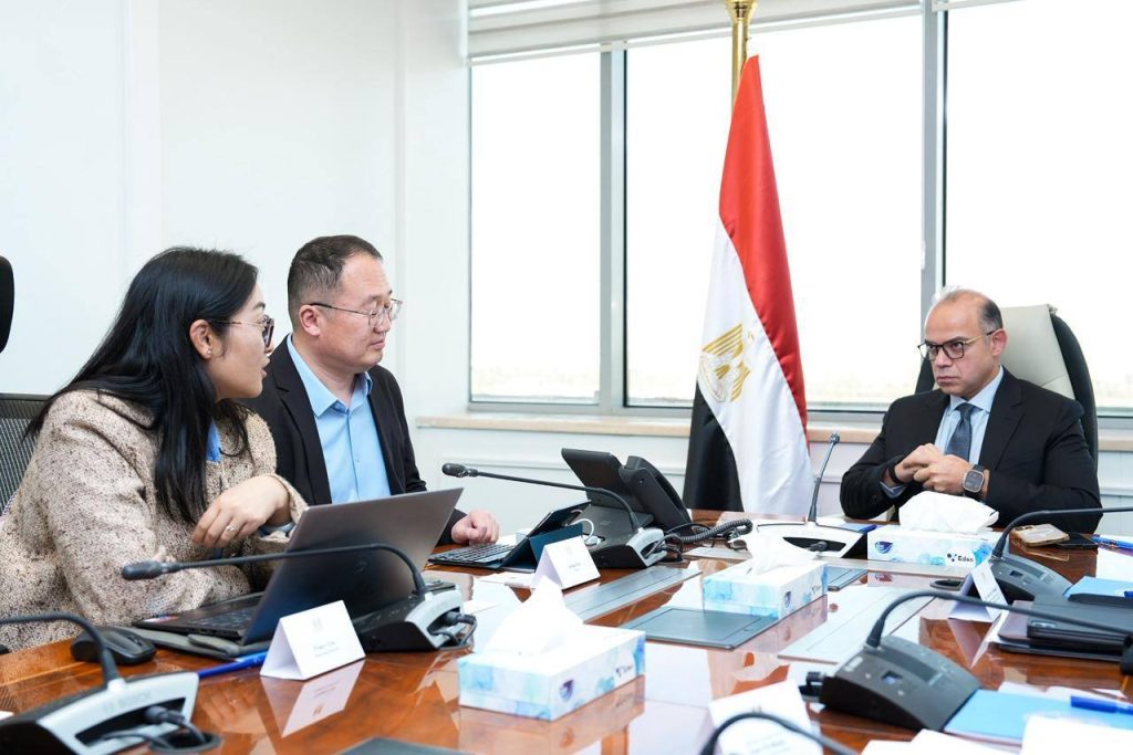 باستثمارات 100 مليون دولار .. “هيميلي” الصينية تدرس إقامة مشروع صناعي فى مصر لإنتاج قوالب الإطارات والمكونات الصناعية