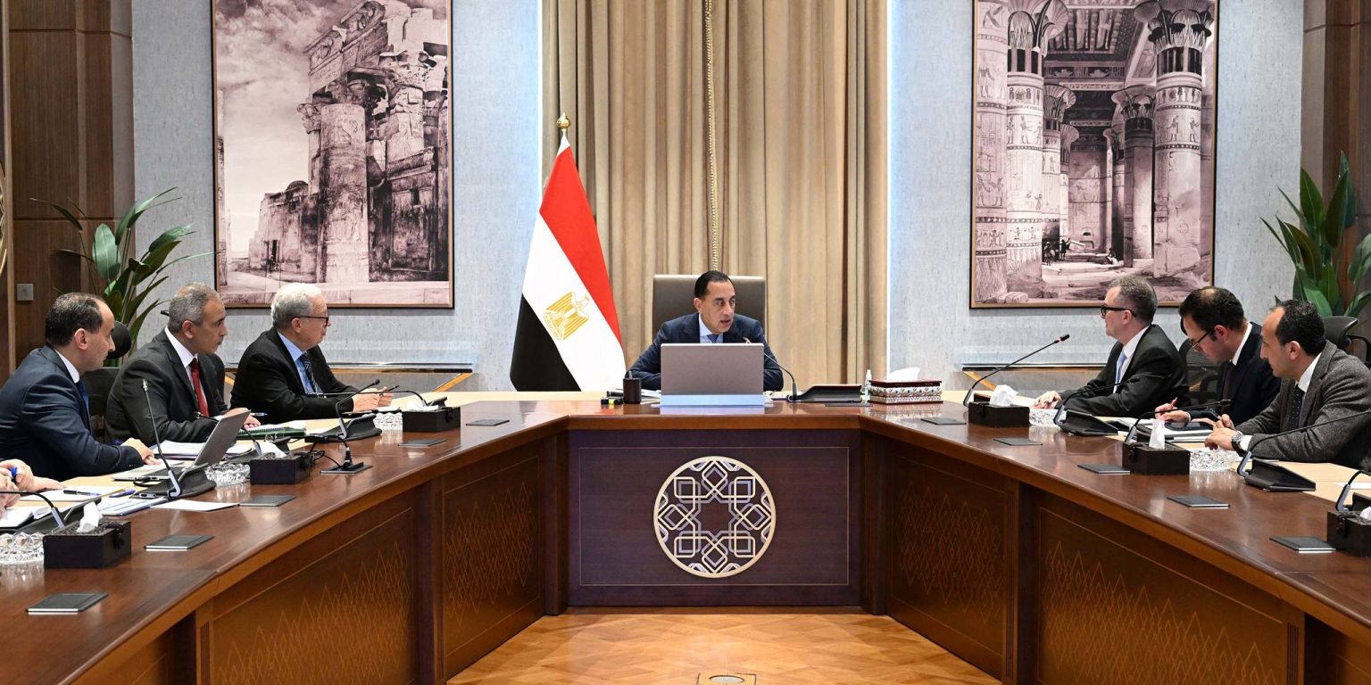 رئيس الوزراء يستعرض رؤية وزارة التخطيط والتنمية الاقتصادية وخطة عملها خلال الأعوام الثلاثة المقبلة