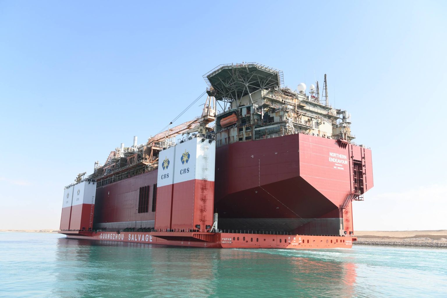 أكبر سفن حاملات المثقلات في العالم .. “قناة السويس تشهد عبور سفينة الغطس HUA RUI LONG ضمن قافلة الجنوب”