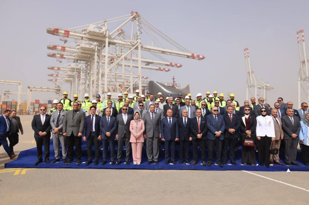 تشغيل تجريبي لمحطة “تحيا مصر ” بميناء دمياط لتعزيز مكانة مصر كمركز إقليمي للنقل واللوجستيات