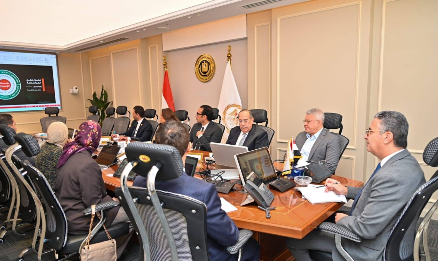 وزير التموين يجتمع مع مؤسسة حياة كريمة لتعزيز العمل المشترك ولتحويل المبادرات المجتمعية إلى نتائج ملموسة تخدم المواطن