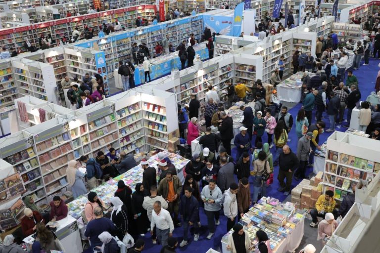 معرض القاهرة الدولي للكتاب يقترب من 6 ملايين زائر ويحقق رقمًا قياسيًا غير مسبوق خلال دوراته الـ56 الماضية