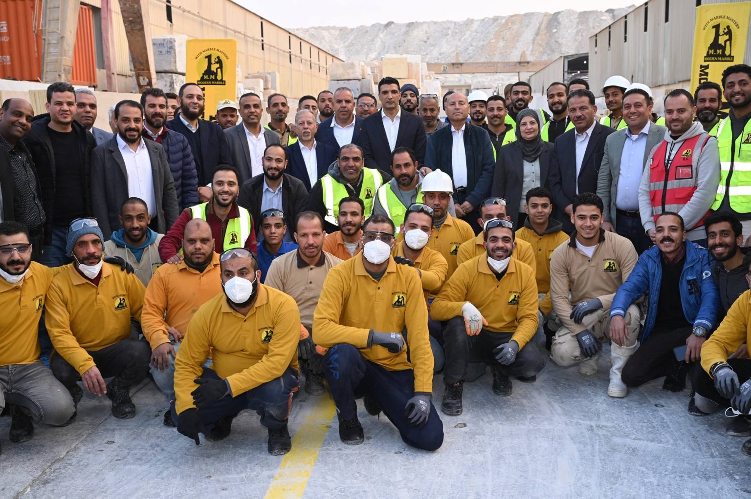 وزير الصناعة ومحافظ القاهرة يتفقدان 5 مصانع لمنتجات الرخام والجرانيت ومركز تكنولوجيا الصناعات التعدينية بمنطقة شق الثعبان