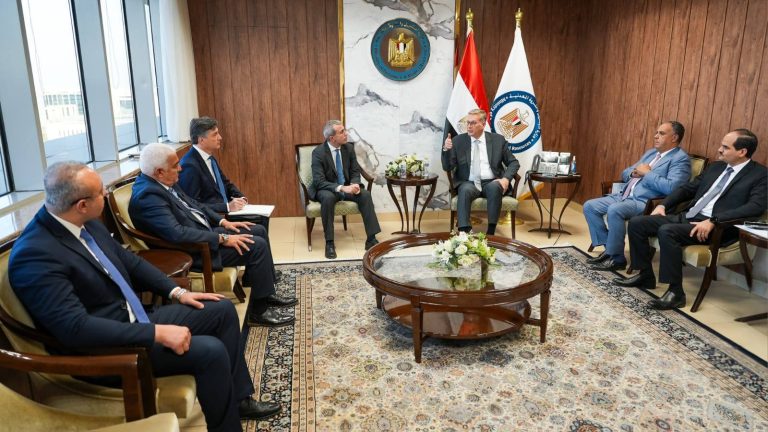 وزير البترول يتابع مع مسئولي “إيني” الإيطالية خطط زيادة الإنتاج وربط الحقول القبرصية