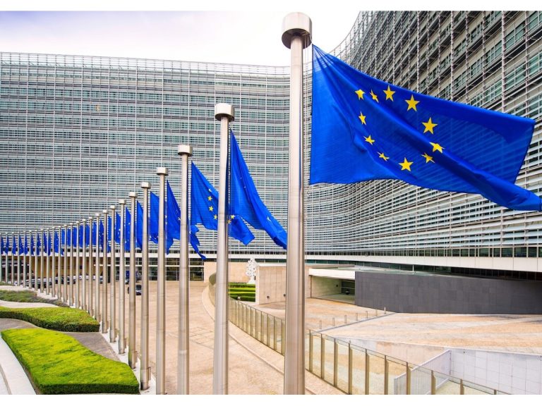 الاتحاد الأوروبي لا يتوقع تأثيرا “فوريا” على إمداداته من النفط جراء حرب إيران