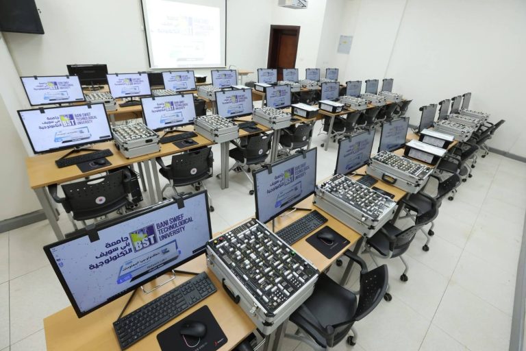 كيف أصبح التعليم التكنولوجي في مصر ركيزة أساسية لتأهيل كوادر مؤهلة لسوق العمل؟