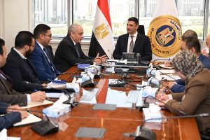 وزير الصناعة يبحث مع مجموعة العربي خطة إقامة توسعات جديدة بقيمة 480 مليون دولار