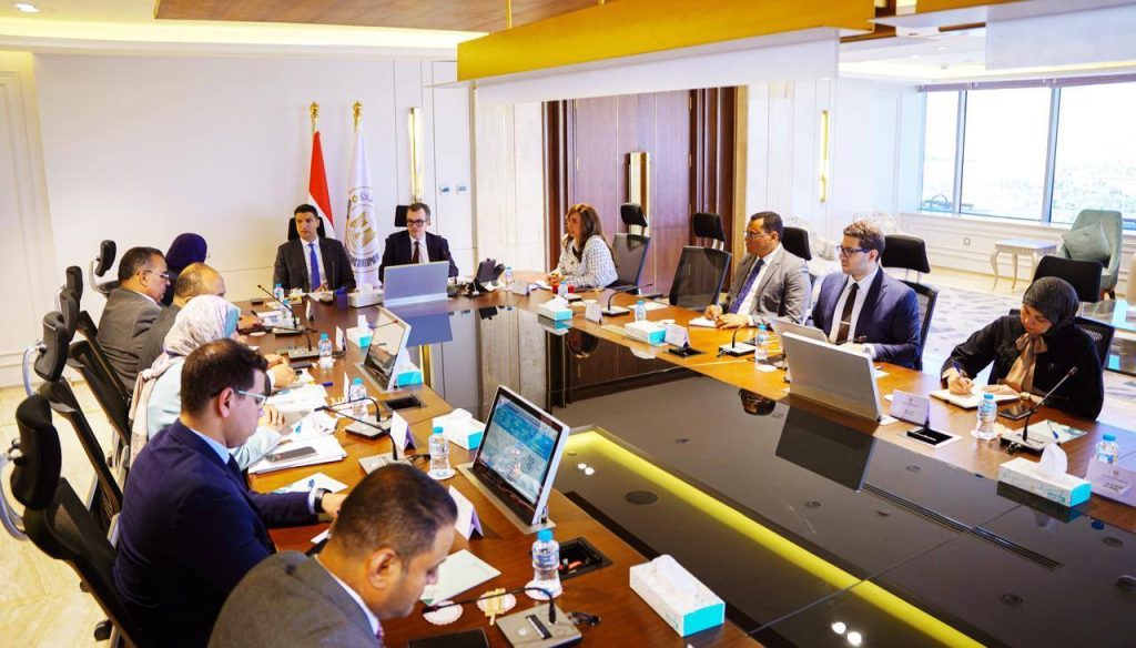 وزيرا التخطيط والتنمية الاقتصادية والصناعة يبحثان تسريع ترفيق المناطق الصناعية بما يسهم في رفع كفاءة الاستثمارات الصناعية