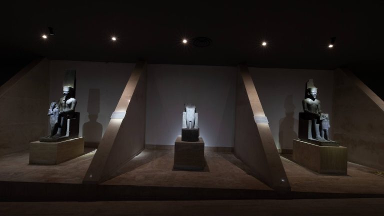 تجربة سياحية ثقافية متكاملة للزائرين .. الانتهاء من أعمال تطوير قاعة الخبيئة بمتحف الأقصر تمهيدًا لافتتاحها قريبًا