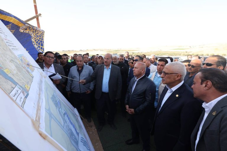 مصر مركز إقليمي للنقل واللوجستيات وتجارة الترانزيت .. وزير النقل يتفقد مواقع العمل بمشروع تطوير وتوسعة ميناء العريش البحري