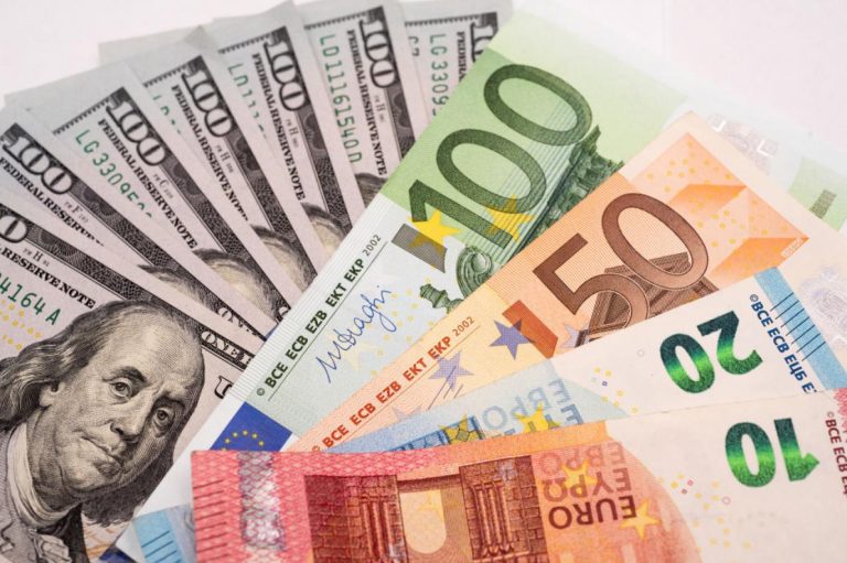 ماذا ينتظر الدولار مقابل العملات الرئيسية في ظل حصار أمريكي لموانئ إيران ؟