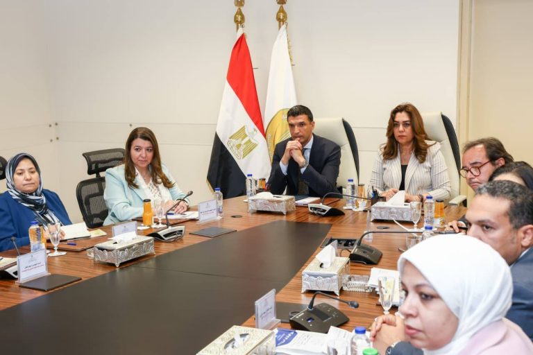 مصر .. قاعدة بيانات بيئية موحدة للمنشآت الصناعية على مستوى الجمهورية للكشف عن حجم الانبعاثات والبصمة الكربونية