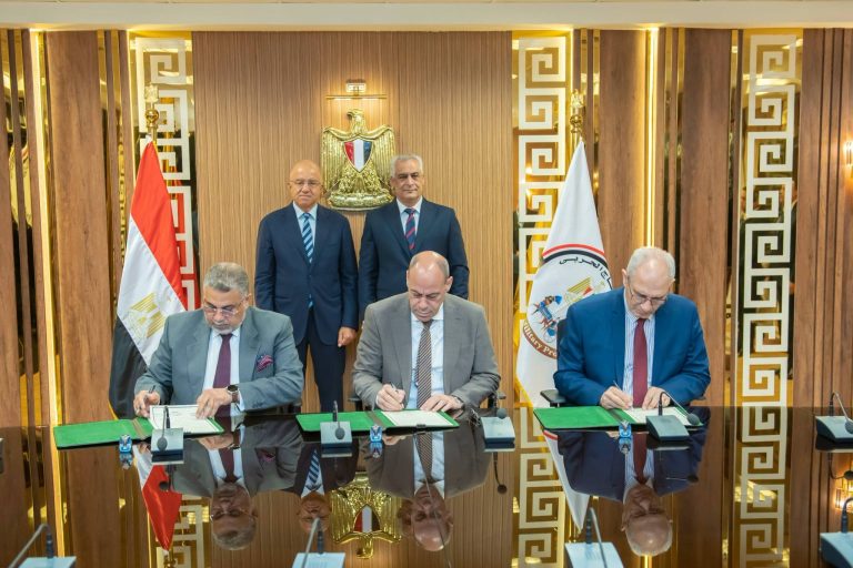توقيع بروتوكول تعاون بين “الإنتاج الحربي” و”اتحاد الصناعات” لتعظيم الاستفادة من الإمكانيات التدريبية والتصنيعية والتكنولوجية للوزارة
