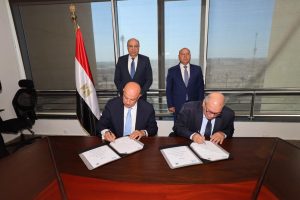 توقيع بروتوكول لتنفيذ أعمال مشروعات رفع كفاءة وصيانة الممرات الرئيسية والخدمية والطرق الداخلية بالمطارات المصرية