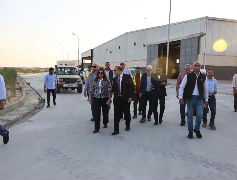 يوفر أكثر من 3500 فرصة عمل .. وزيرة التنمية المحلية والبيئة تتفقد المدينة المتكاملة لمعالجة المخلفات بالعاشر من رمضان